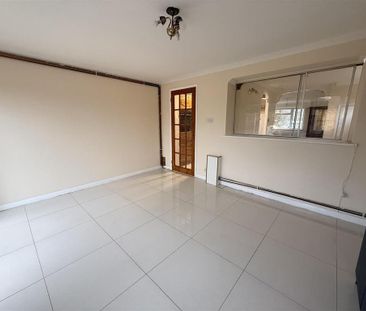 3 bedroom end of terrace house to rent - Photo 1