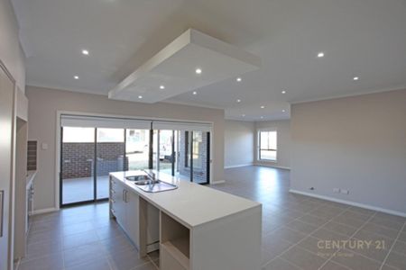 Modern Family Home - Photo 3