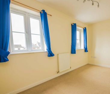 3 bed House - Mid Terrace To Let - Photo 5