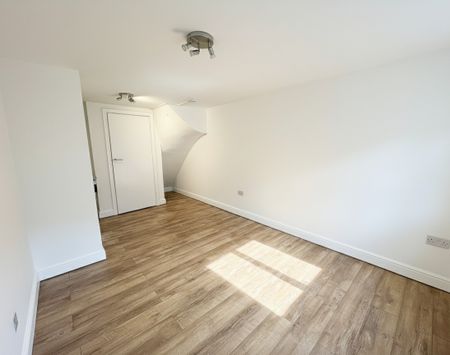 1 Bed Flat, London, N19 - Photo 2