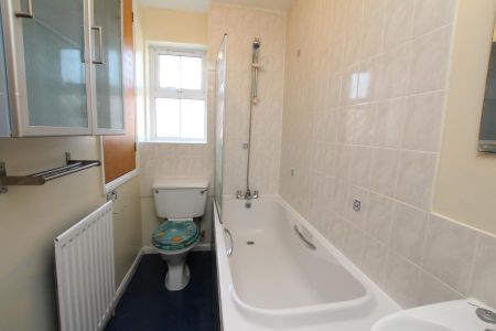 2 bedroom semi-detached house to rent - Photo 4