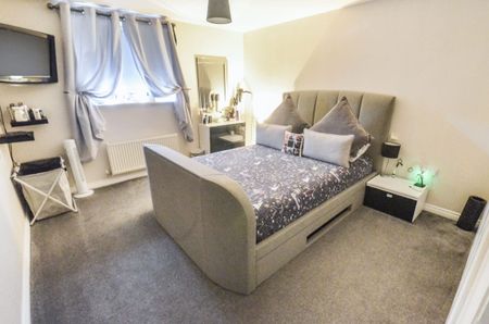 Hampton Court Way, Widnes, WA8 3EF - Photo 2