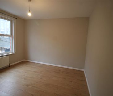 Roberts Road, High Wycombe - Photo 3