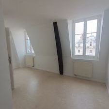 À louer / Appartement F3 / BESANCON CENTRE VILLE - BAS DE BATTANT 2 Place Jouffroy Droite - Photo 3