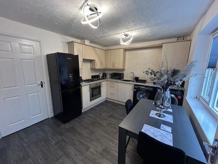 3 bedroom semi-detached house to rent - Photo 3