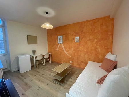 Location Appartement 1 pièce 17m² FONTENAY LE COMTE 85200 - Photo 2