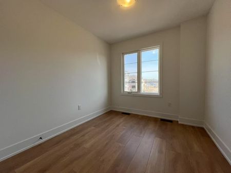 For Lease - 3044 Robert Lamb Boulevard, Oakville, Ontario - Photo 3