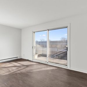 2 Bed, 1 Bath - 4761 Rue Hochelaga, Montréal - Photo 3