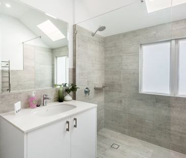 ‘Cumnock Stables’ – A Rare Royal Park Invitation - Photo 2