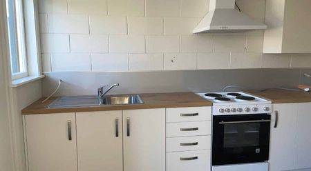 Tidy Unit Close to Town - Photo 3