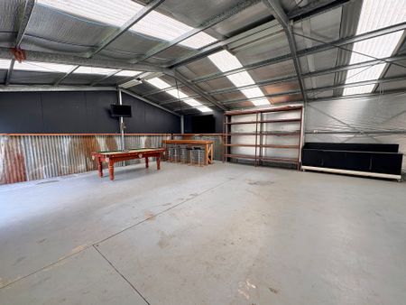 Family Friendly 3 Bedroom Home - Photo 3