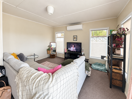 Comfortable Two-Bedroom Home with Study Nook - Photo 2