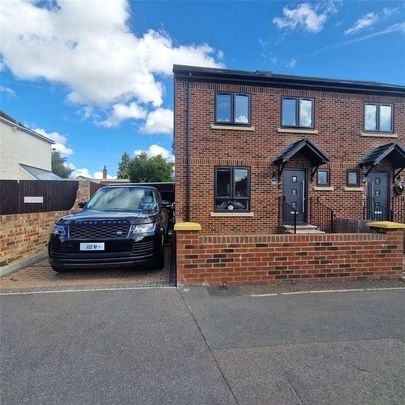 Victoria Road, Eton Wick, Windsor, Berkshire, SL4 - Photo 1