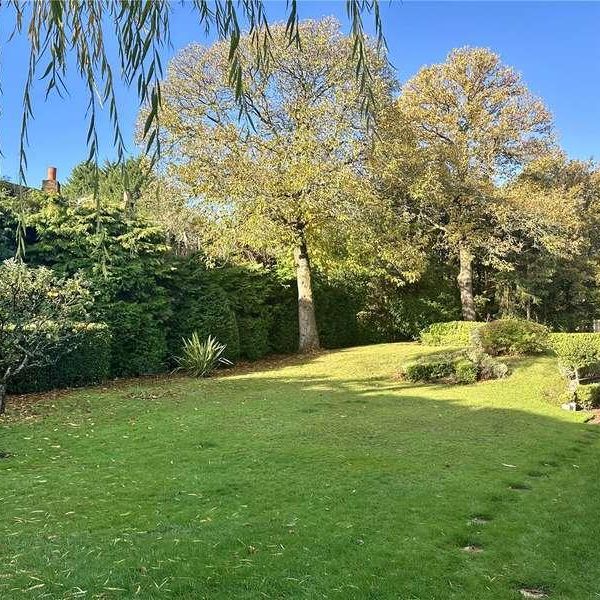 Greenhill Road, Farnham, Surrey, GU9 - Photo 1