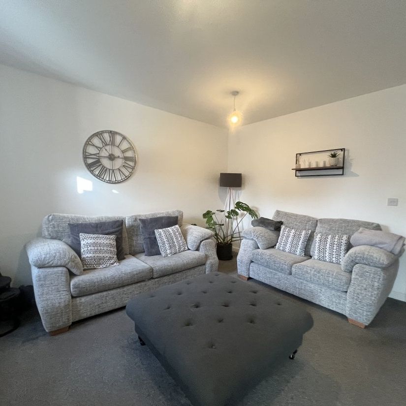 Lonydd Glas, Llanharan, PONTYCLUN - Photo 1