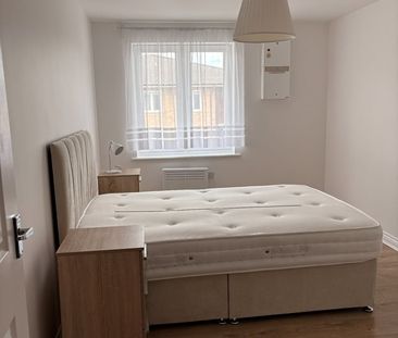2 Bed Flat, Blackburn Way, TW4 - Photo 3