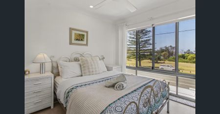 Furnished Beachfront Living – Renovated 2-Bedroom Apartment - Photo 5