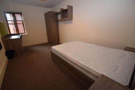 6 bedroom flat to rent - Photo 2