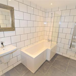 2 bedroom property to rent - Photo 3