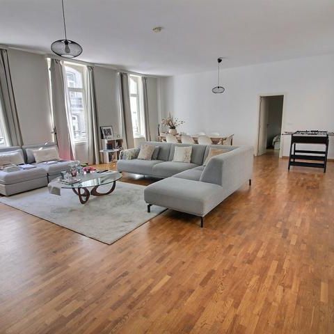 Verhuur appartement 3 kamers, 165m² - Photo 1