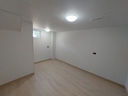 One Month Free Rent in Highland Green! - Photo 3