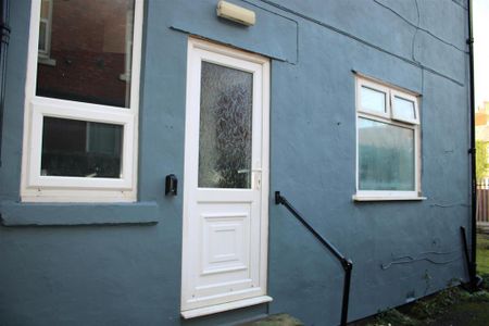 1 bedroom ground floor flat to rent - Photo 4
