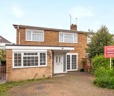 4 bedroom semi-detached house to rent - Photo 2