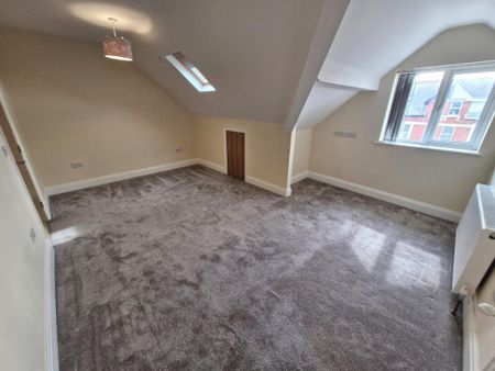 4 bedroom flat to rent - Photo 3
