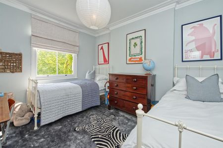 3 bedroom flat to rent - Photo 4