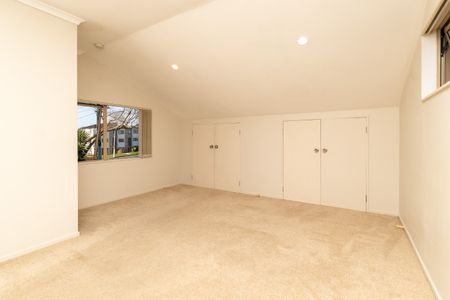 Charming 4 Bedroom, 3 Bathroom Home in the Heart of Panmure - Photo 5