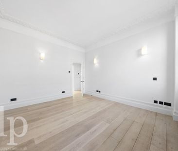 3 bedroom flat to rent - Photo 4