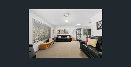 Contemporary 3 Bedroom Family Home in the Heart of Carindale - Photo 5
