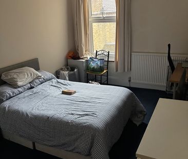 Room in a Shared House, Boundaries Road, SW12 - Photo 2