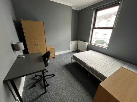 4 bedroom terraced house to rent - Photo 4