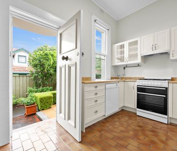 Charming Garden Apartment - Photo 3