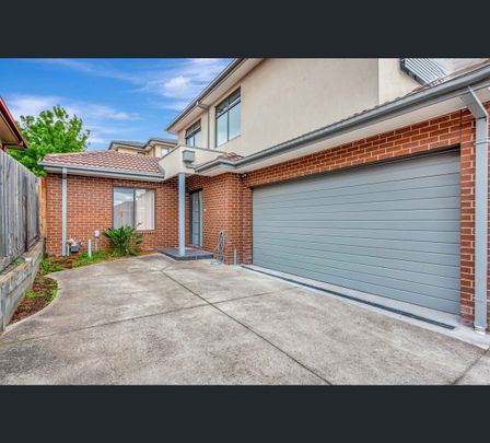 2/7 Mutual Road, Balwyn North, Vic 3104 - Photo 1