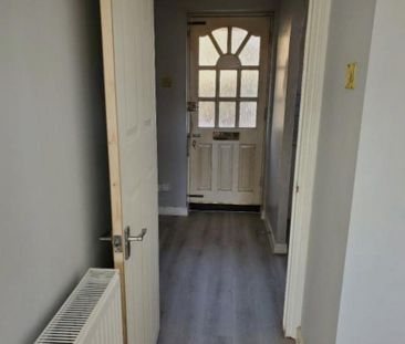 2 bedroom end of terrace house to rent - Photo 3