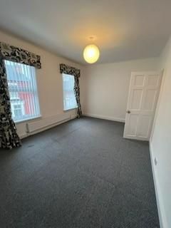 3 bedroom end of terrace house to rent - Photo 4