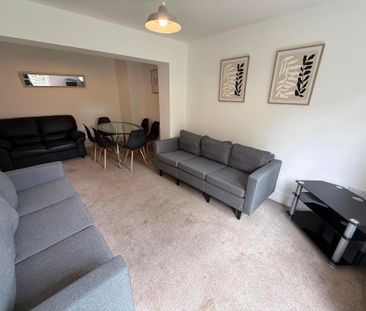 6 bedroom house to rent - Photo 1