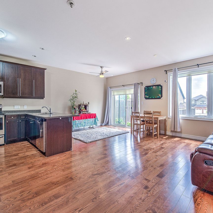 For Lease - 1030 Oakcrossing Gate Unit# 47, London North, Ontario - Photo 1