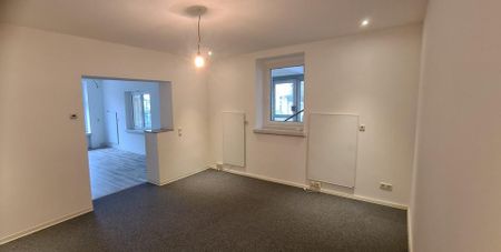 Helle Altbauwohnung in Lößnitz, mit Einbauküche + PKW Stellplatz - Photo 2