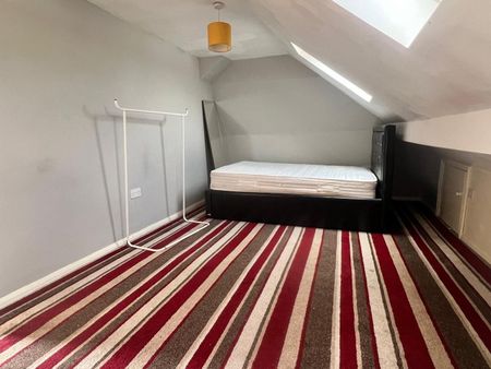 5 Bed Semi-Detached House, Linden Road, LU4 - Photo 2