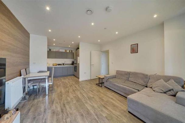 Woodall Road, Enfield, EN3 - Photo 1