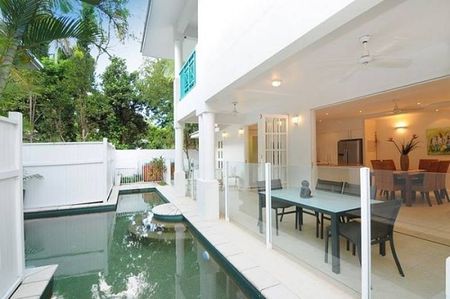 3 BEDROOM : 2 BATHROOM : FULLY FURNISHED : POOL : CLOSE TO BEACH - Photo 3