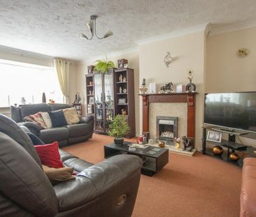 3 bedroom semi-detached bungalow to rent - Photo 2