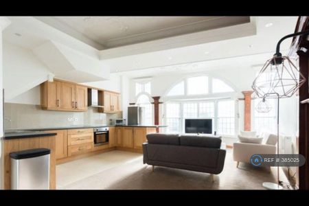 3 bedroom flat to rent - Photo 2