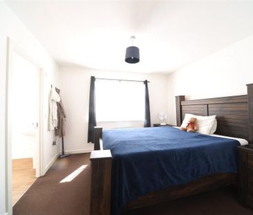 4 bedroom semi-detached house to rent - Photo 4