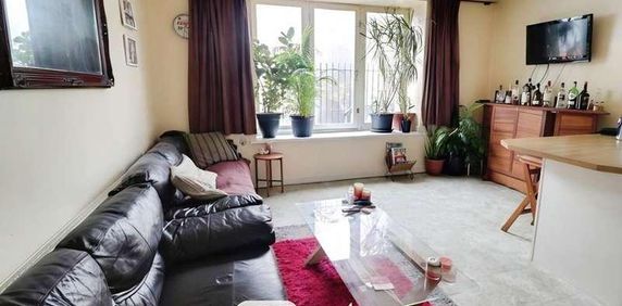 Pontmorlais, Merthyr Tydfil, CF47 - Photo 2