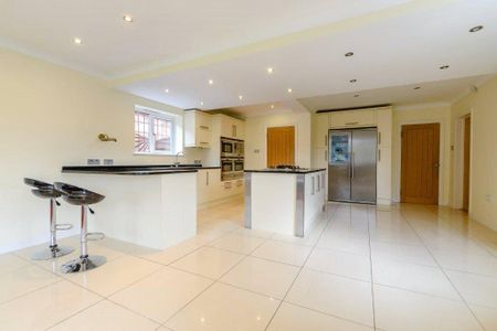 4 bedroom detached house to rent - Photo 4