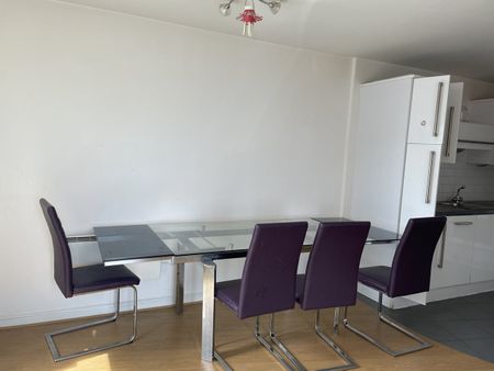2 Bed Flat, Prince Regent Road, TW3 - Photo 4